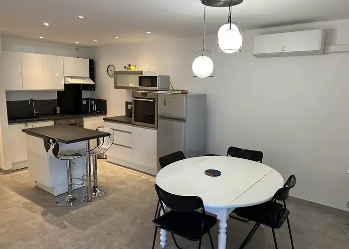Renove T4 - 6 Personnes Avec Parking Et Jardin * Le Grau-du-Roi