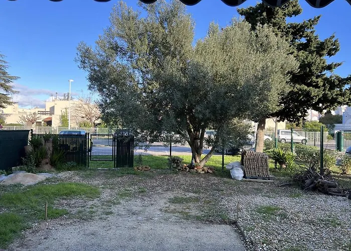 Apartment Renove T4 - 6 Personnes Avec Parking Et Jardin Le Grau-du-Roi